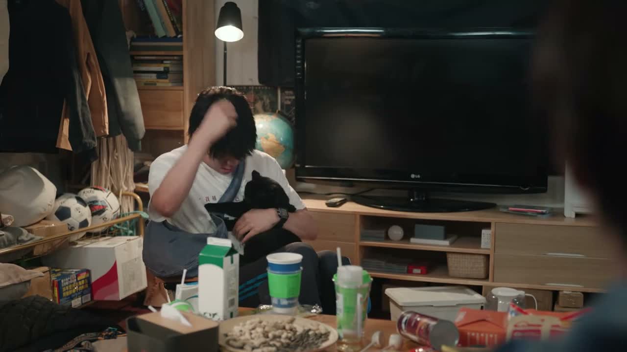 来 咱俩看看谁头发黑啊