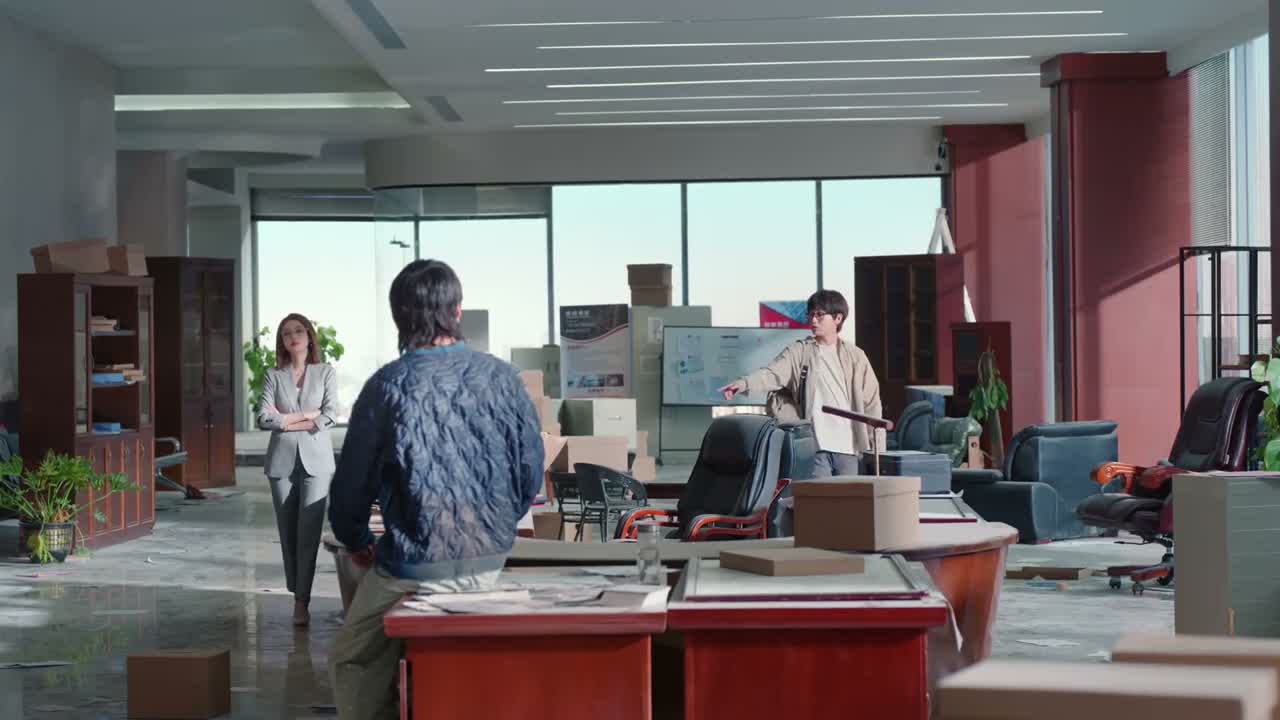 你看这个桌子 我们得换成 全部是自动升降的吧