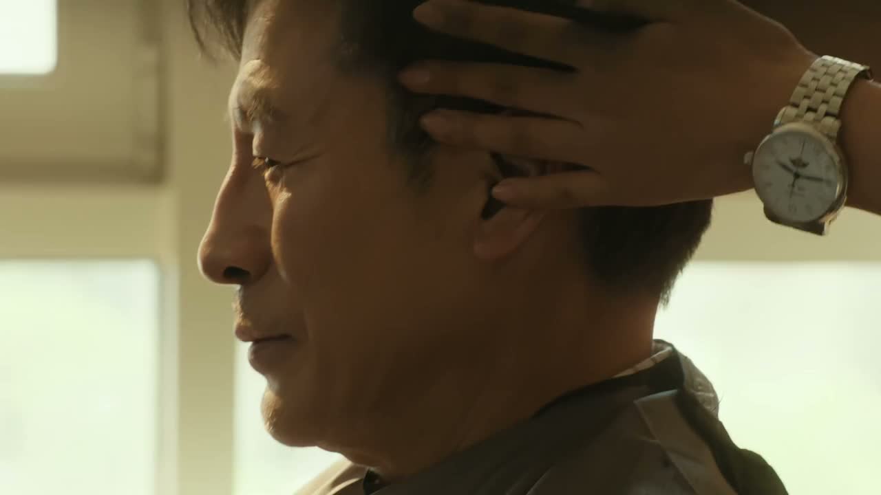 剪到你耳朵我可不负责