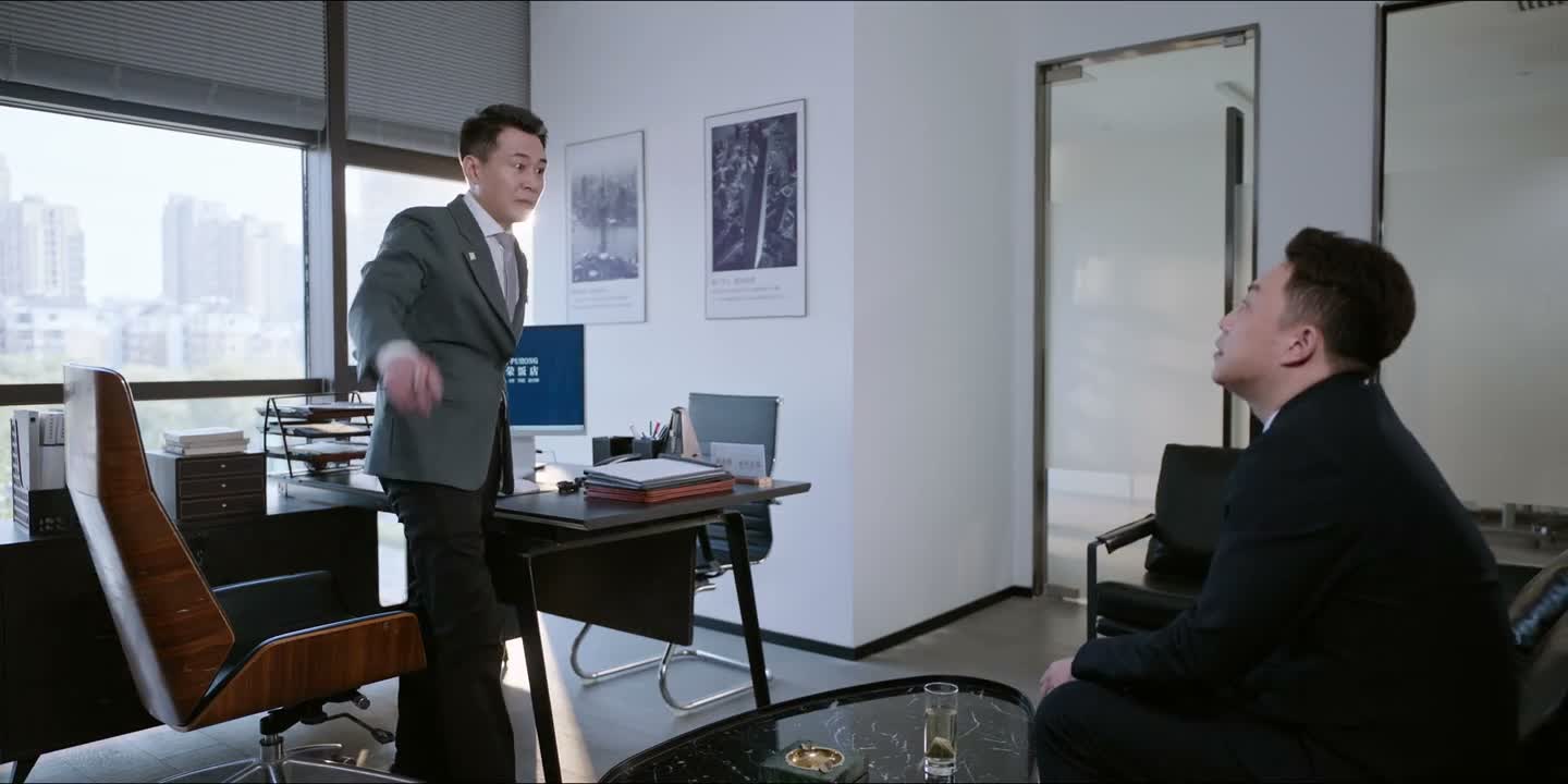 就是专门抱领导大腿那个许蜜语