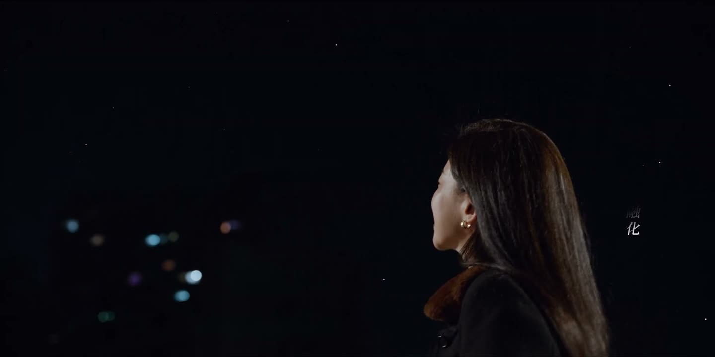 战战兢兢地讨好 估量