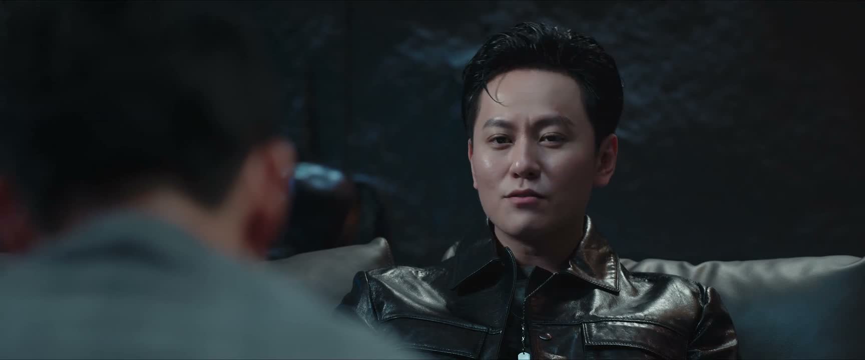 把对方摁在地上摩擦