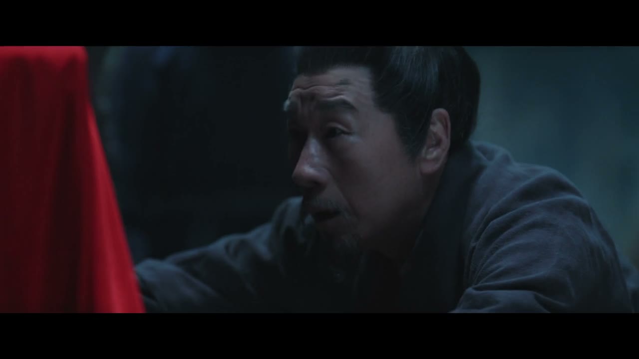 - 这… - 你谁呀?干什么的?