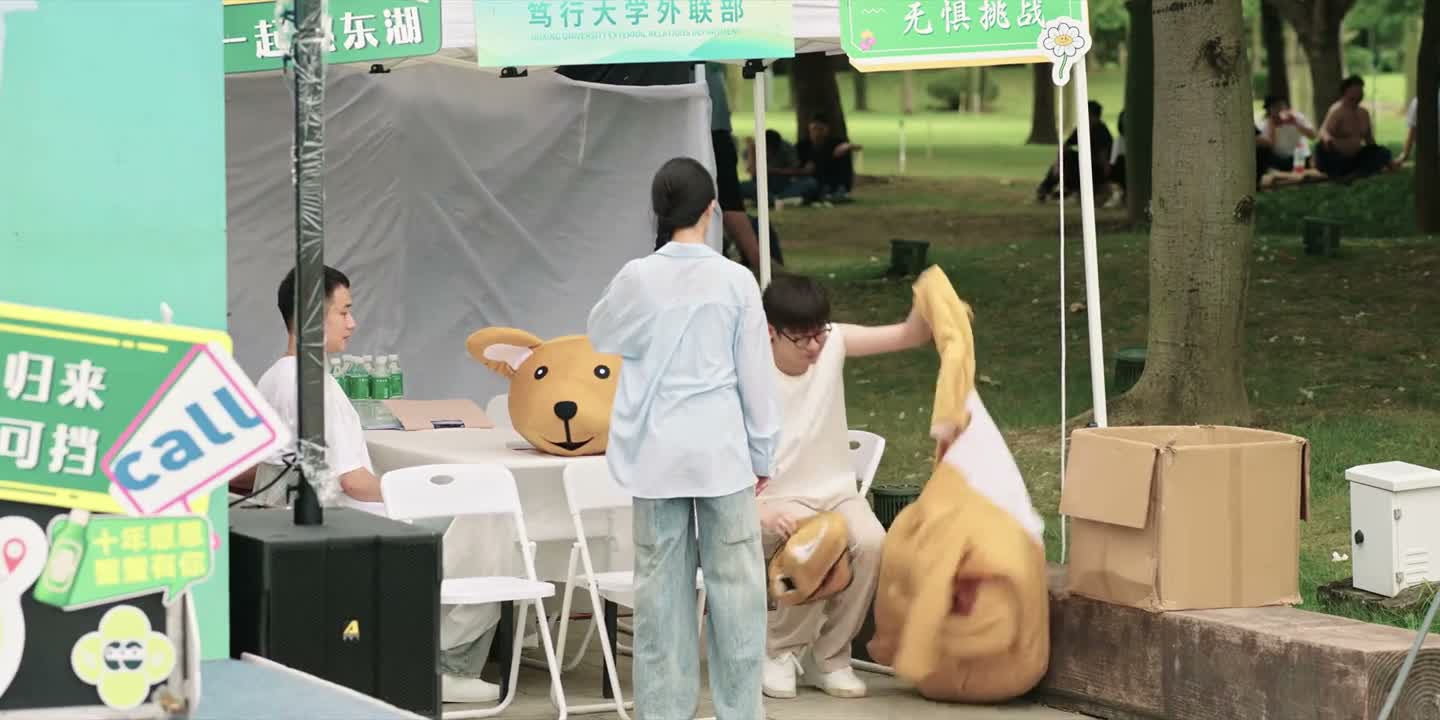 这个女的动作可标准了