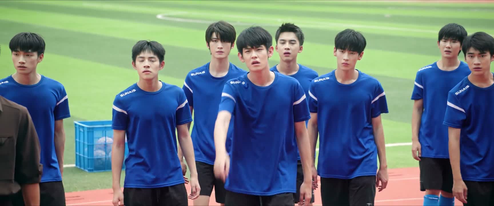 干啥呢 闭嘴 干嘛 干啥呀 闭嘴 看什么看