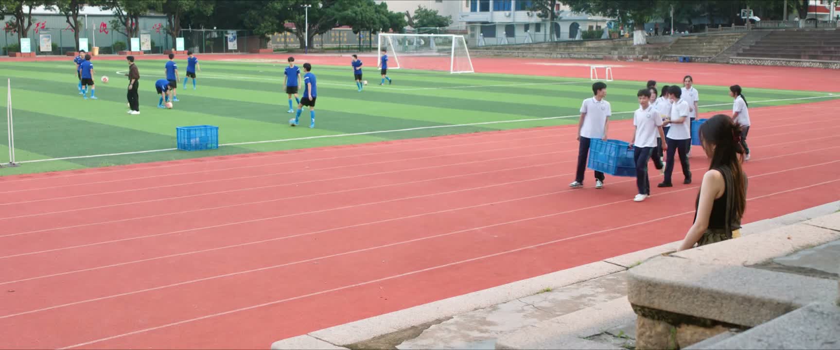好了把球收一下 准备跑步 好