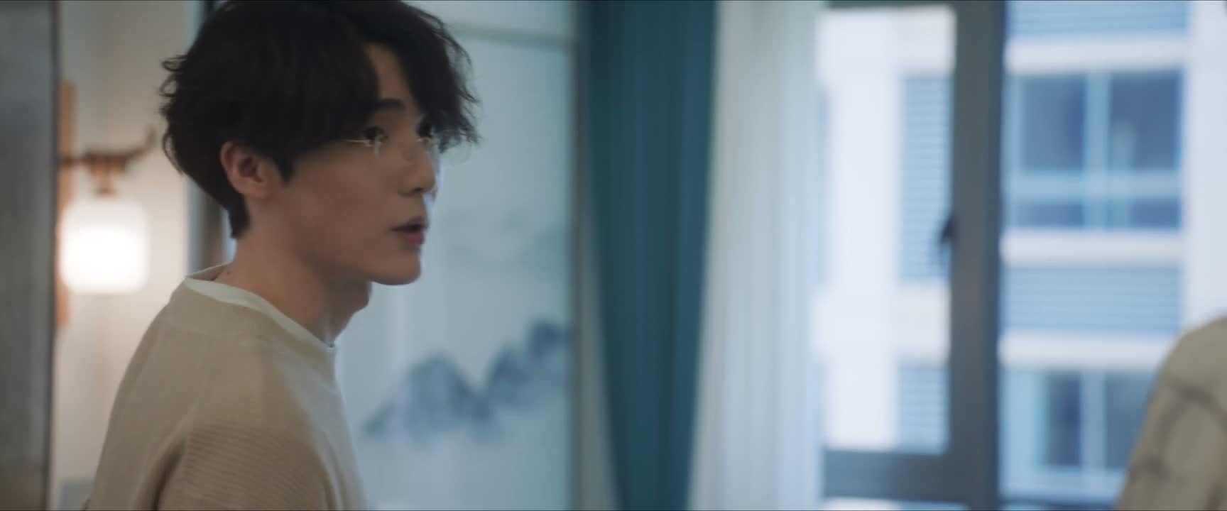 你们坐 我去给你们倒杯水