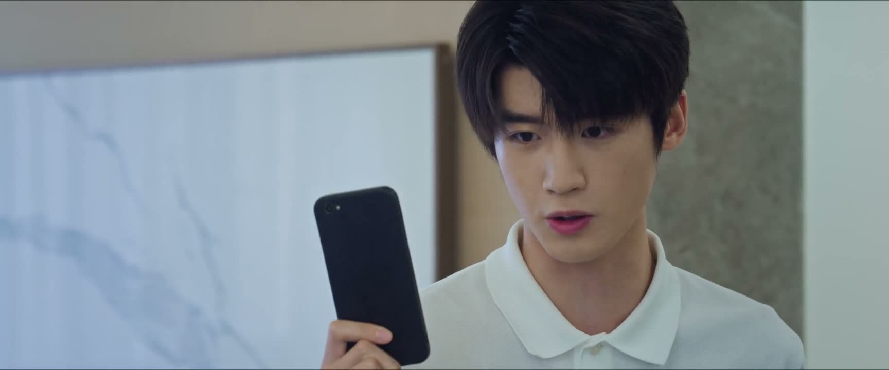 他就不让我们走了 你们两个果然是她派来的