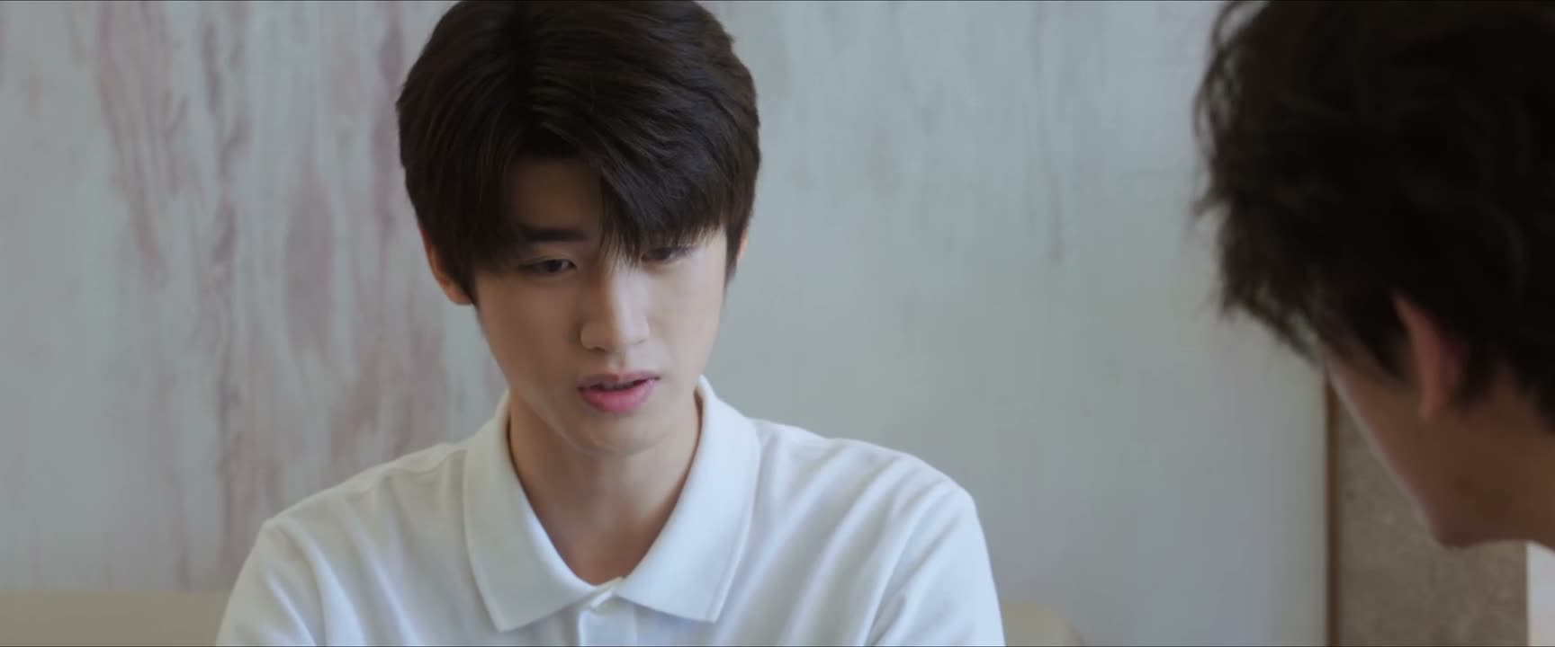 学校传她谣言的人有很多 她几乎每天都在哭