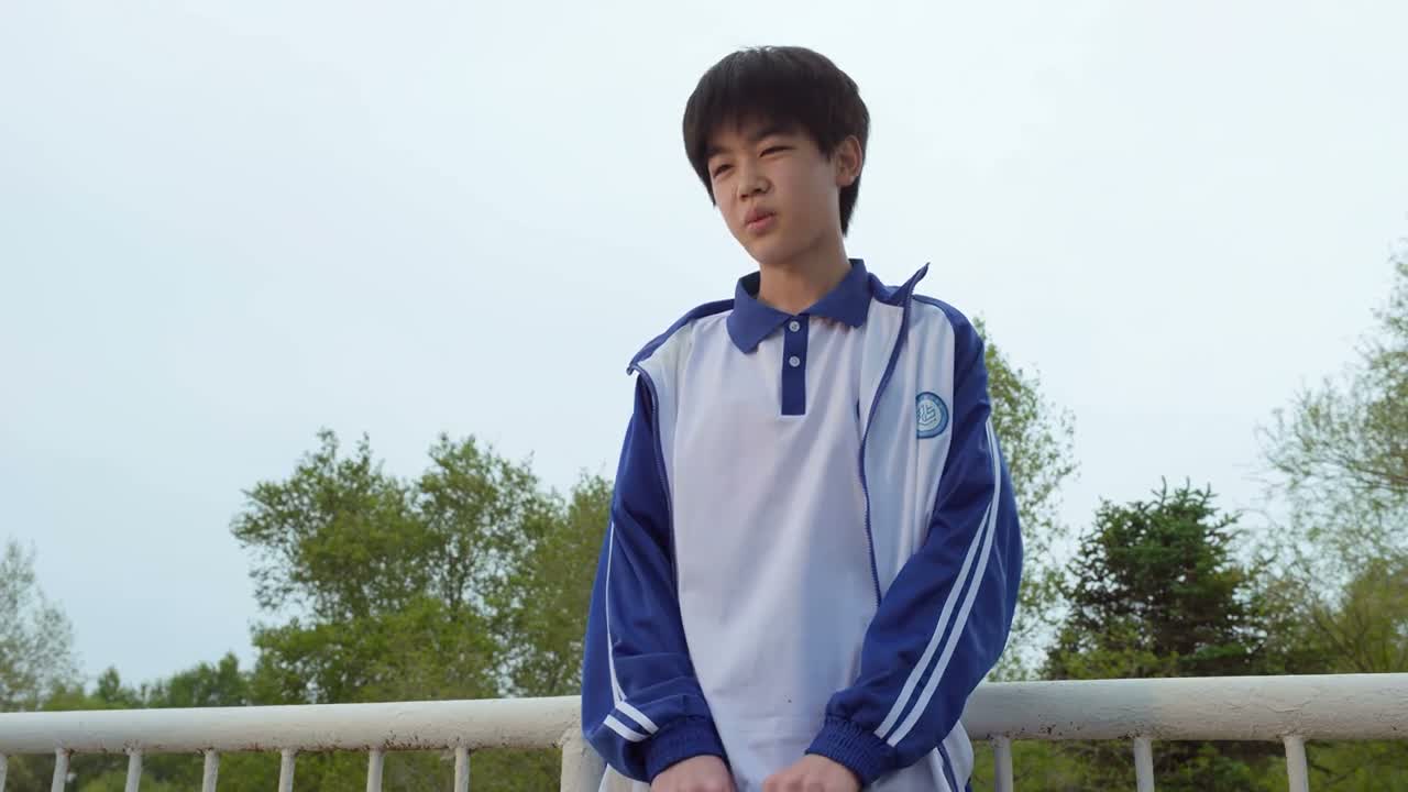 我哪知道你近视了