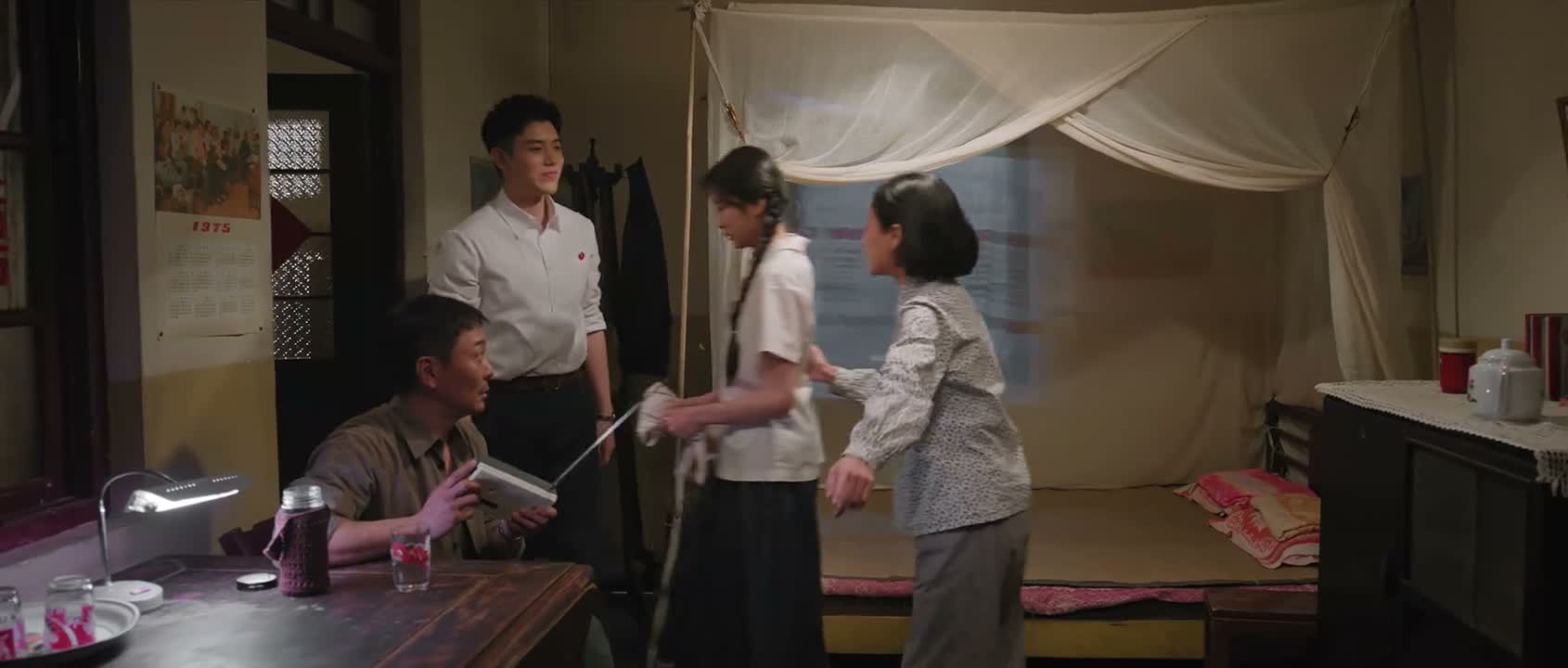 去喝点水吧 再坐会儿