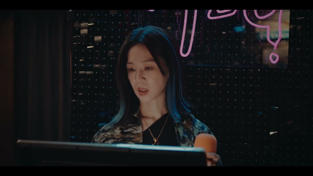 我敢打赌她不会来了