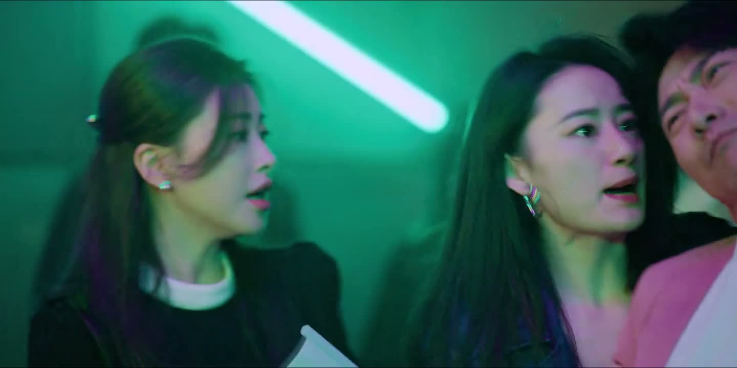 你妈没告诉过你不许打女人吗