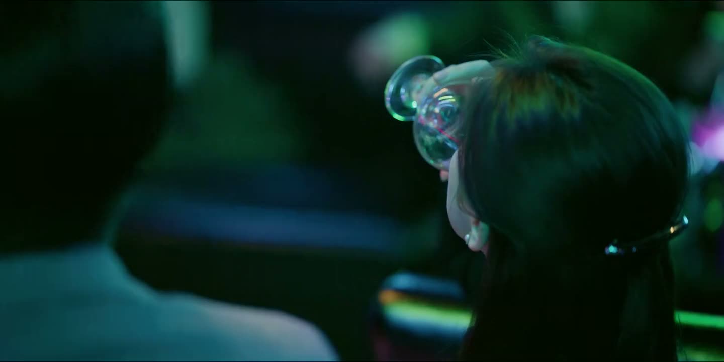 许小姐好酒量啊