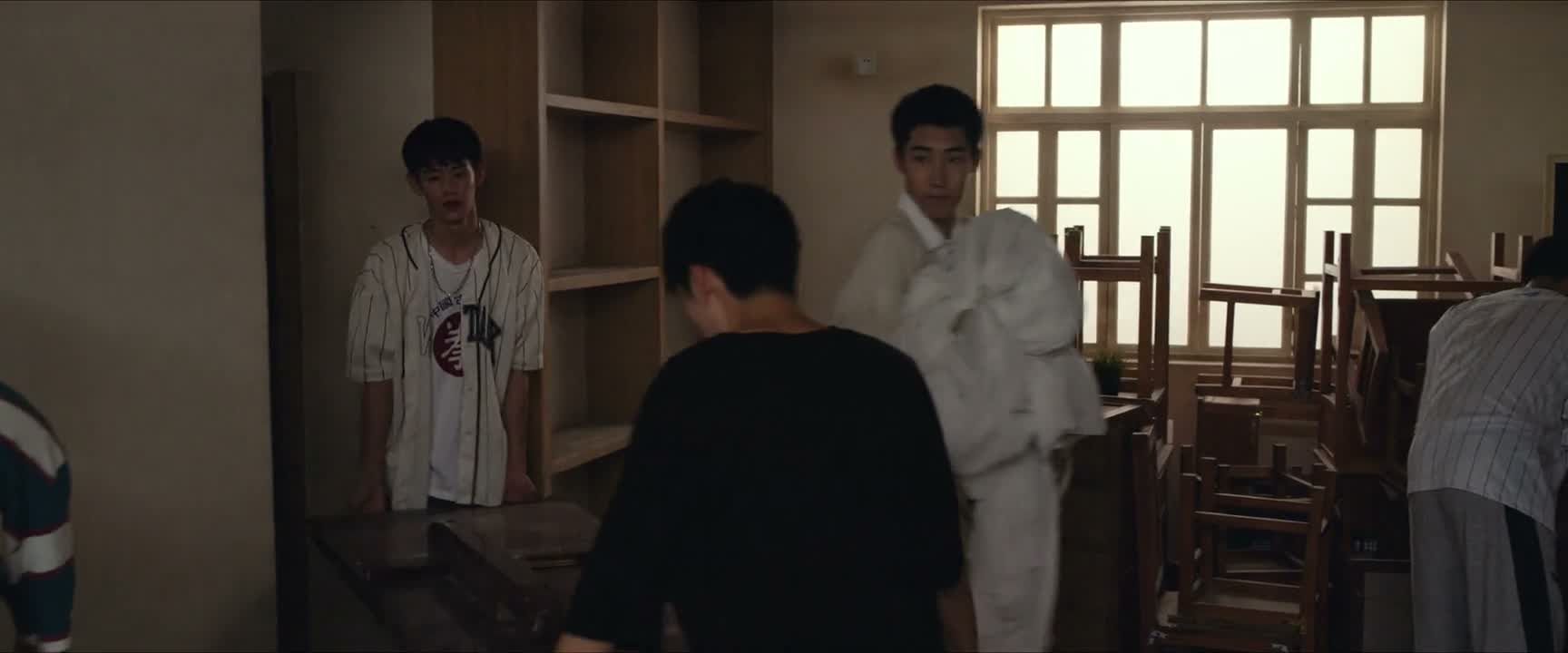对 看一眼几点了