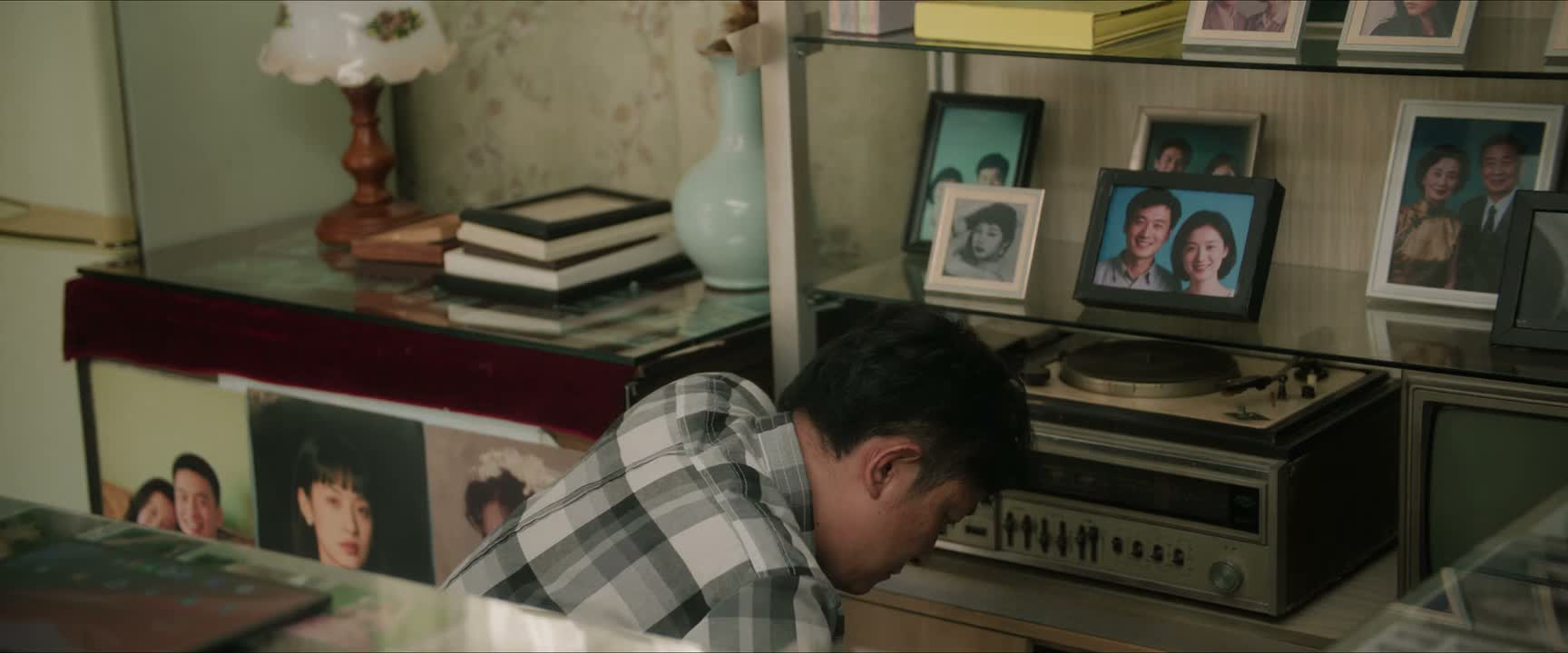 老板你好 我们预约了下午一点半的 情侣照拍摄