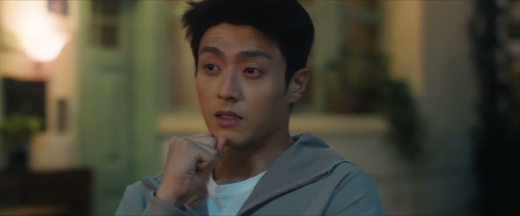 你要再不把你风衣系上 我就让你下半身真的失踪了
