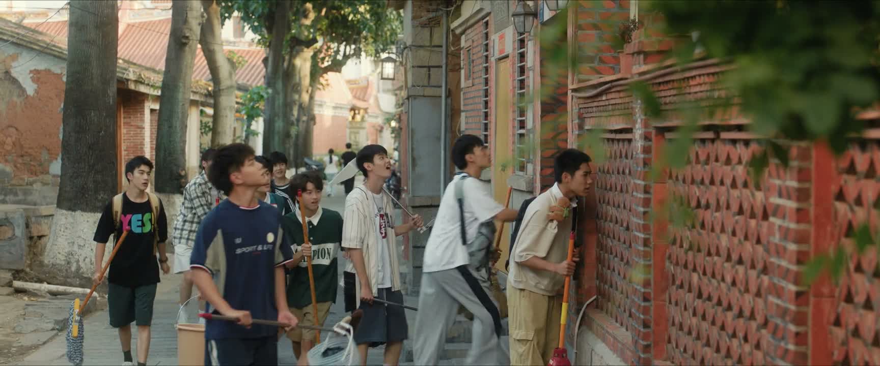 这里面怎么都荒废了 太重 你先放一下