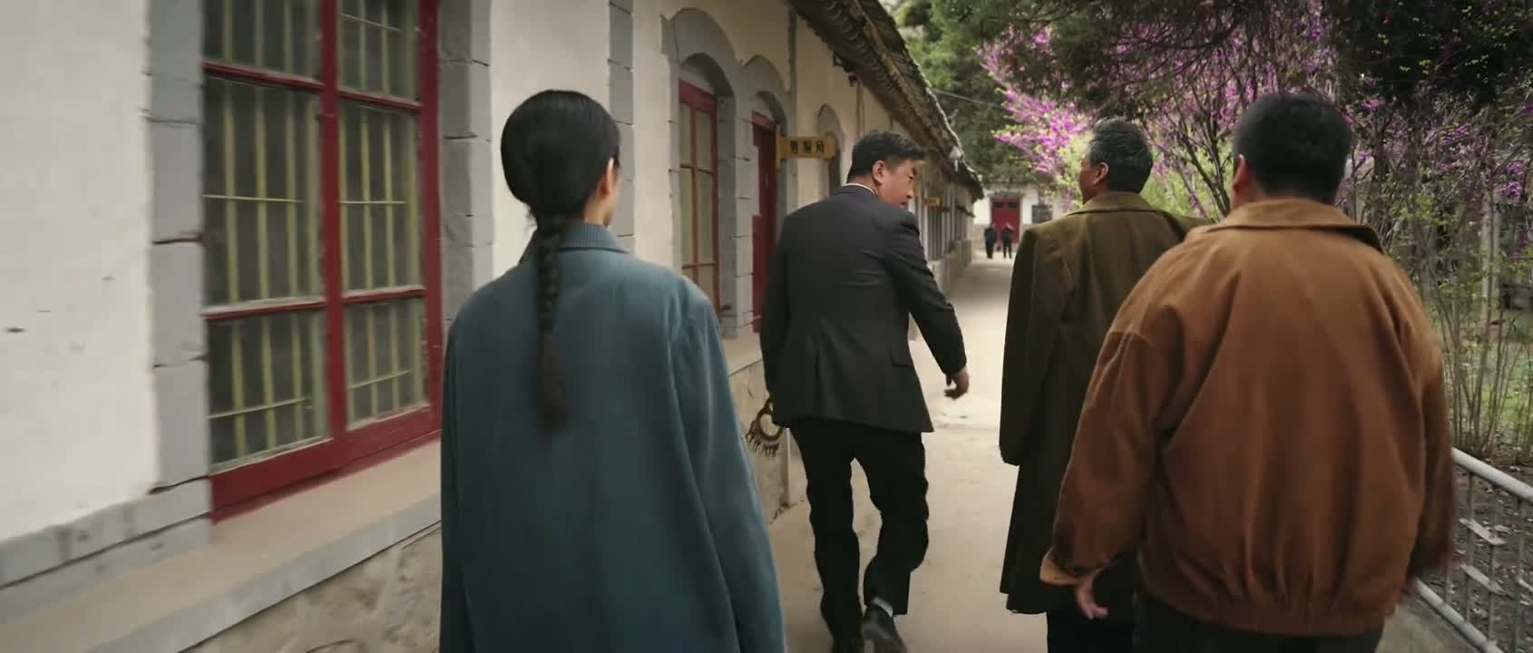 他特批 你去找他去 他人呢