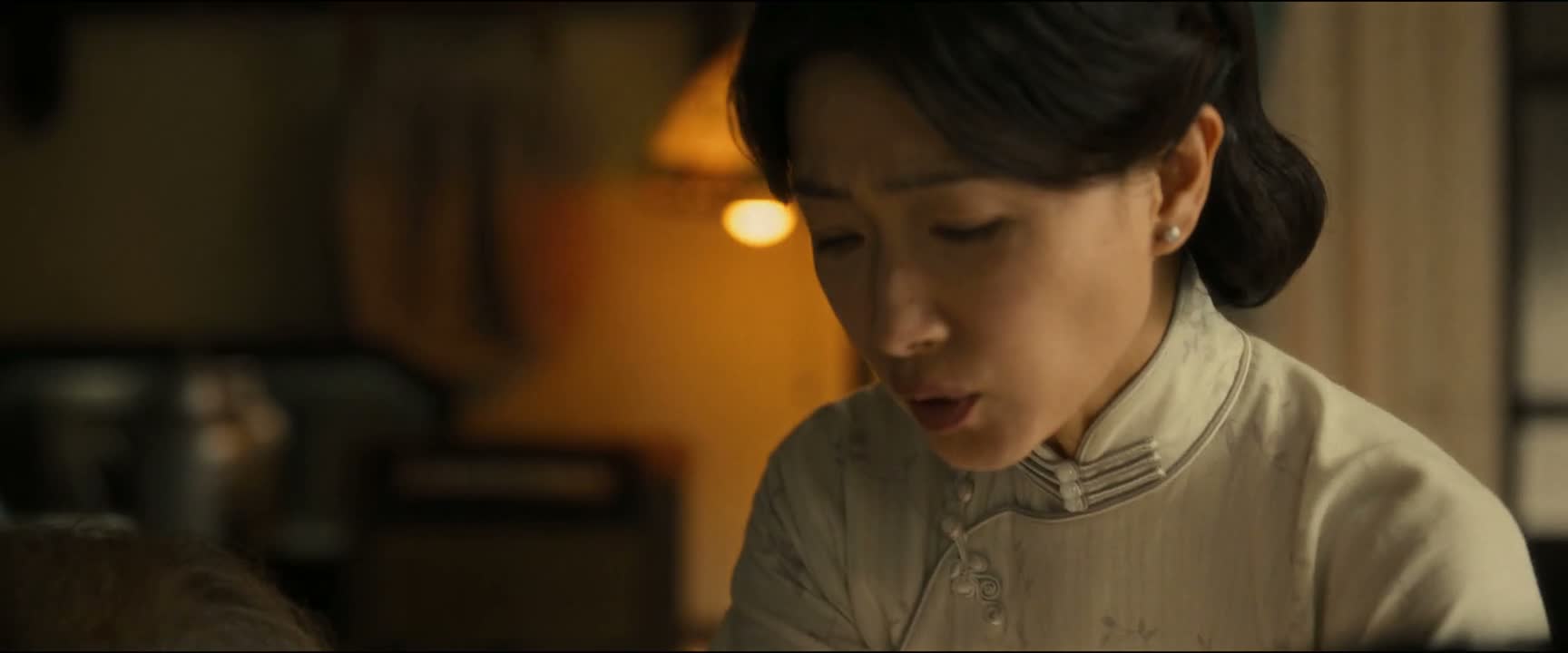 您就让万福给你念就行了 爹 看看 我看看