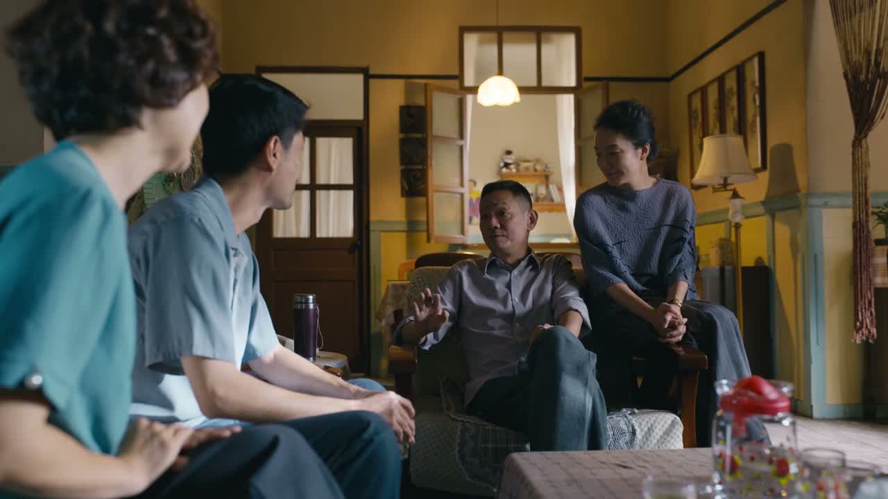 不是 咱们就别说这客气话了