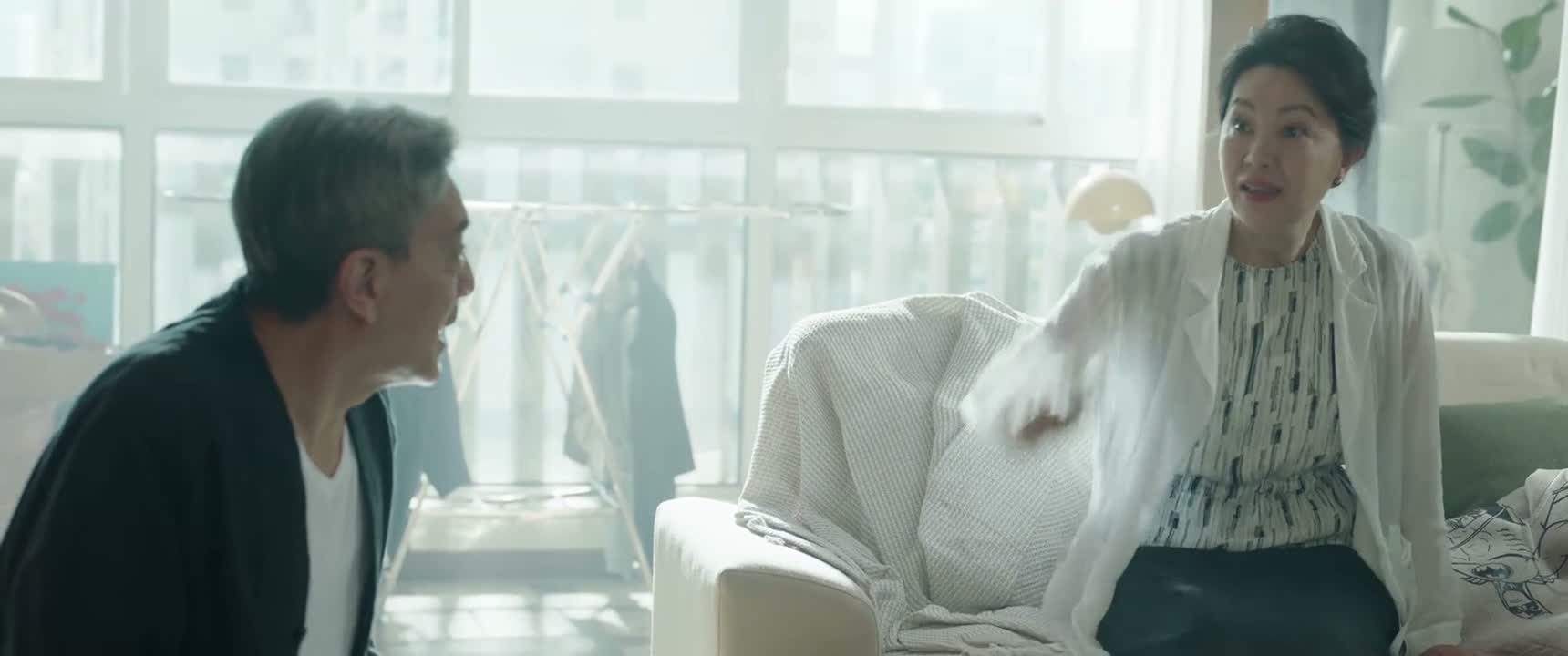 你当我们是老糊涂啊