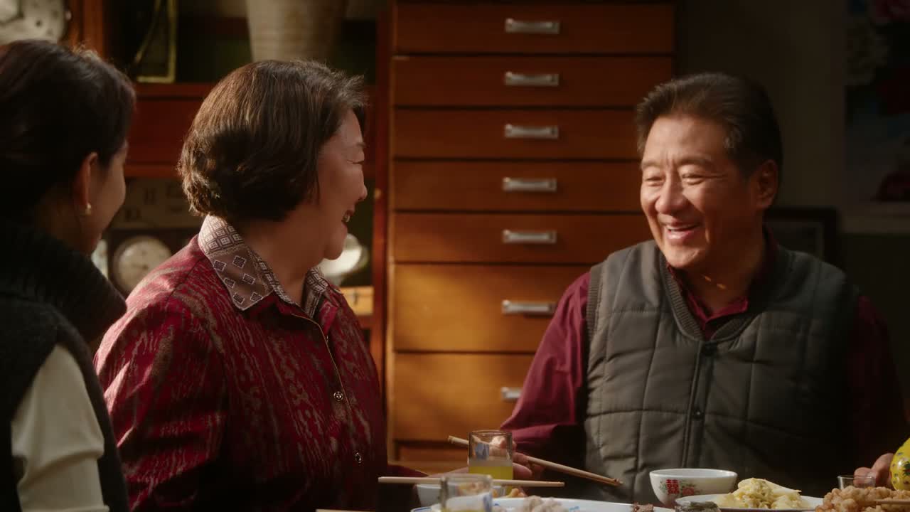 你看看 这孩子多孝顺