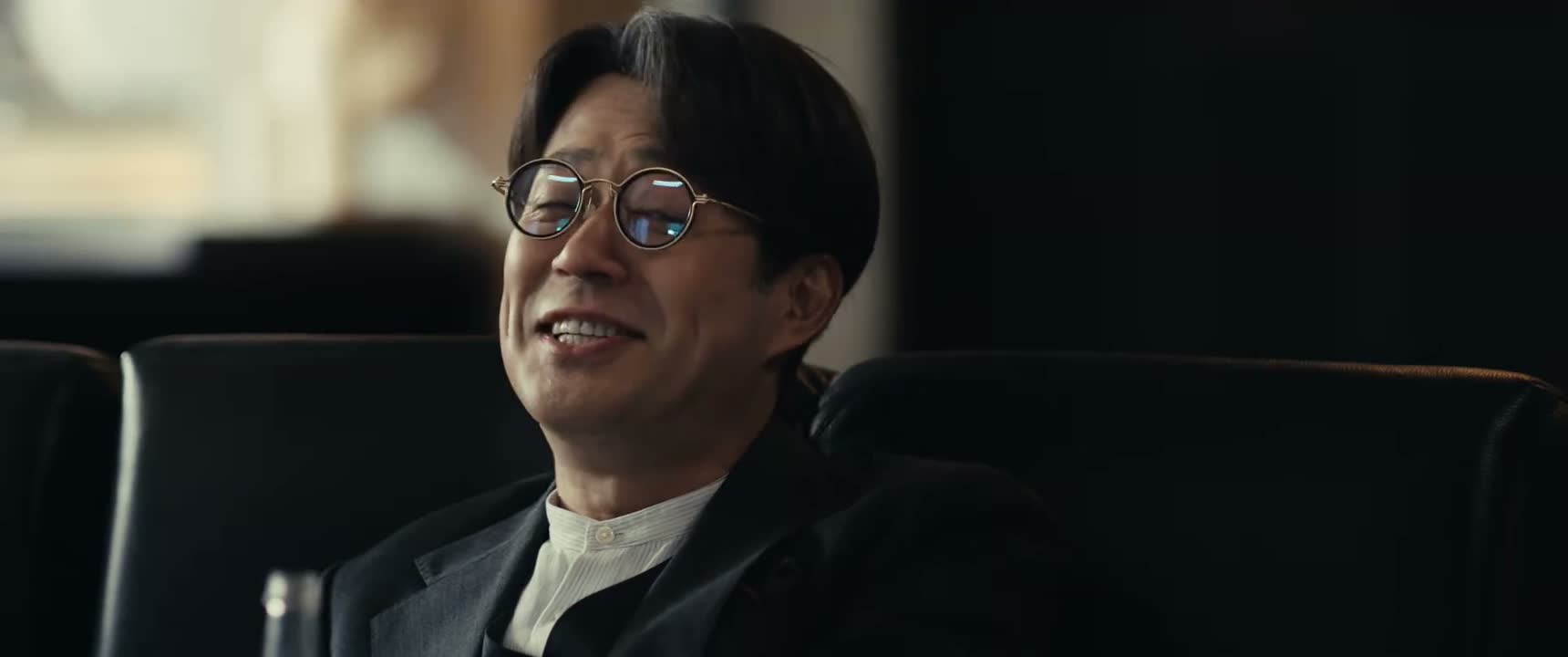 开始颐指气使了