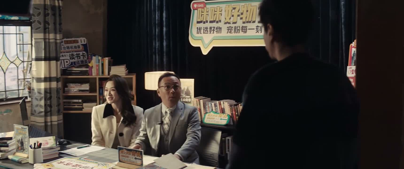 说了这么多 我们终于等到了何韩老师 欢迎欢迎