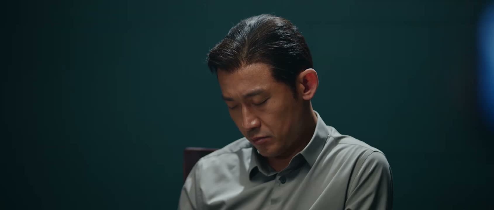 他等咱们先出牌呢