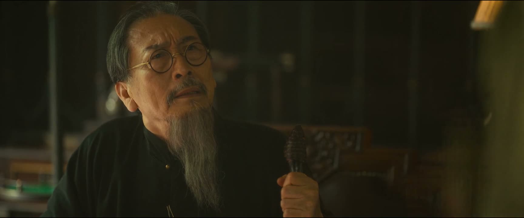 可是走着走着 旅长突然就停下来了