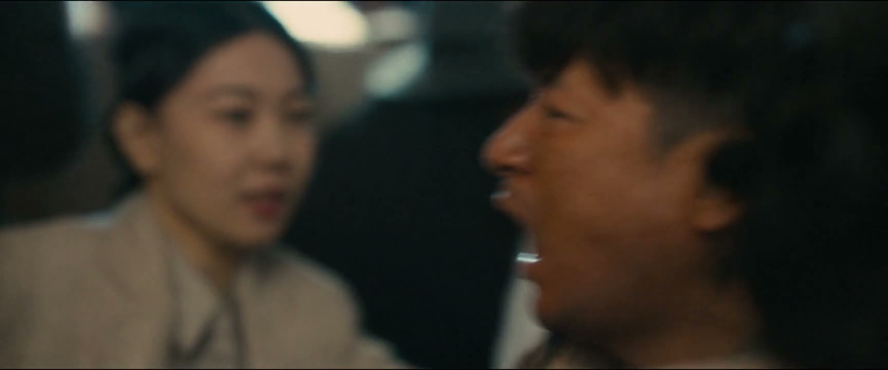 没票了 让你插队 插前面有戏吗 关你屁事