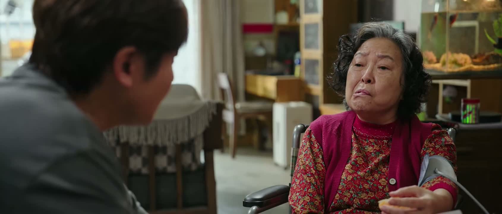 她在说我存不住钱 不会存钱