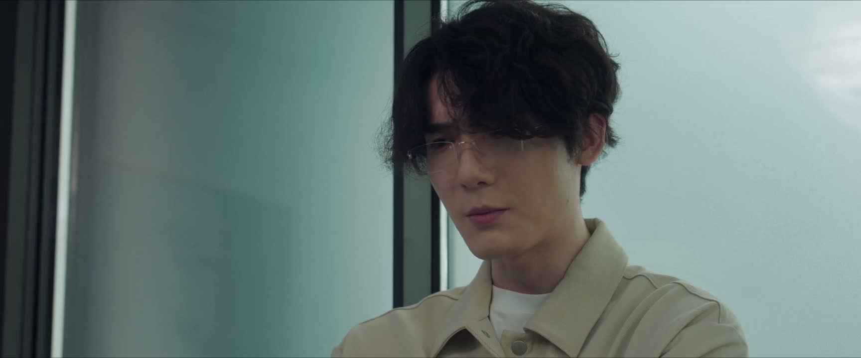 她身上有这么多的矛盾点 你难道不好奇吗