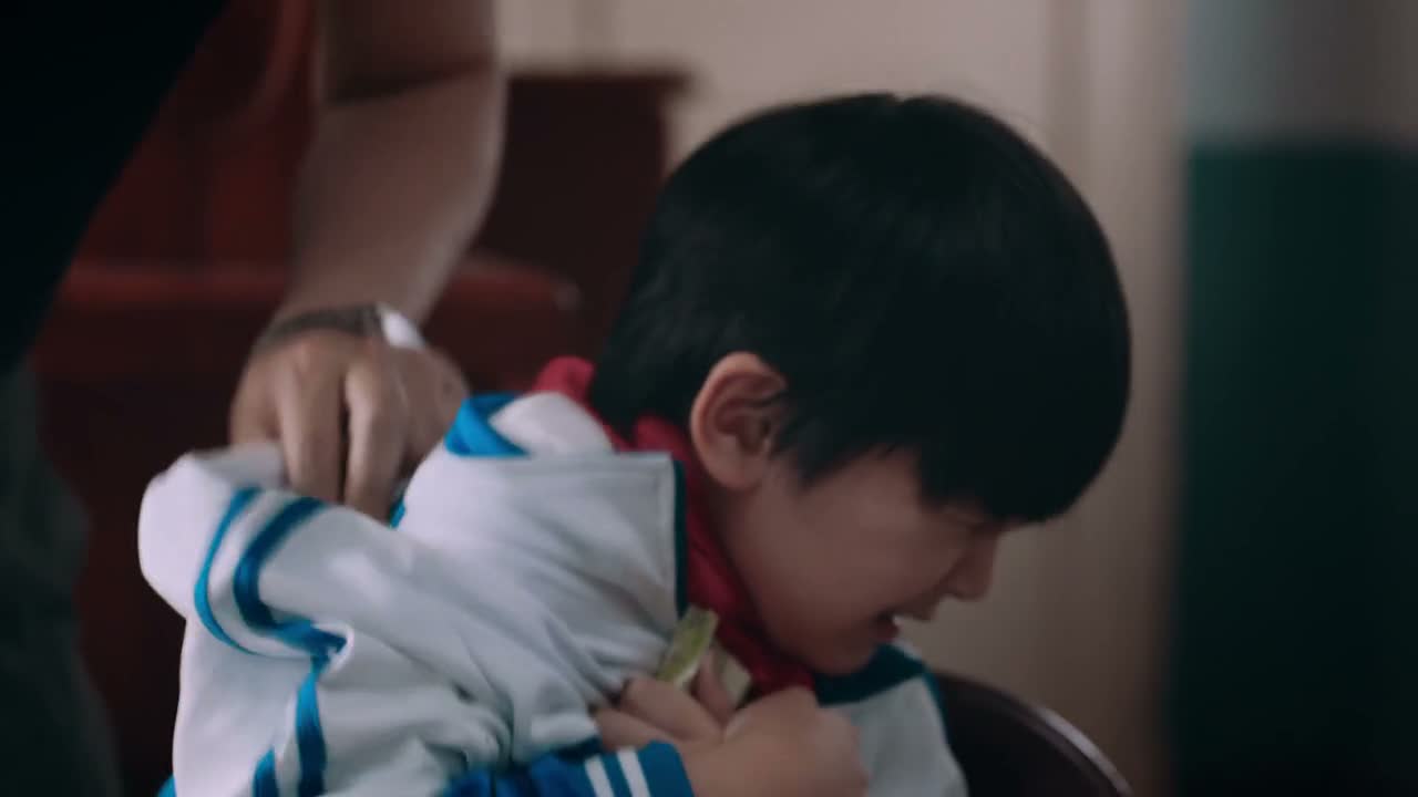 你神经病啊你打孩子