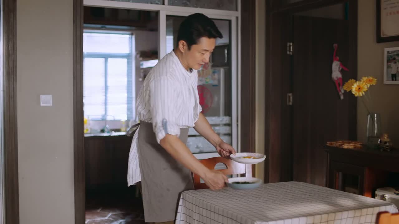 小尖吃饭啦