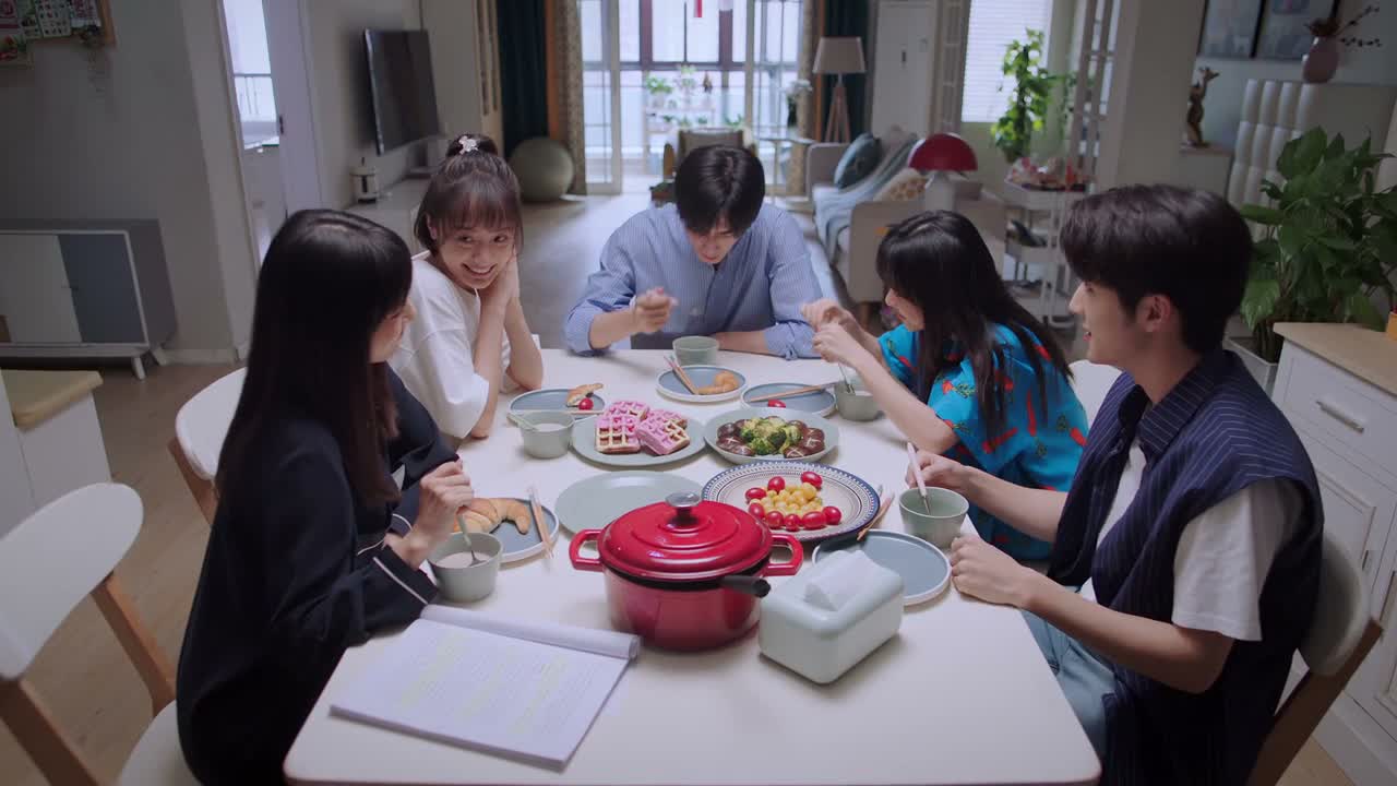 行吧 你们就听她吹牛吧