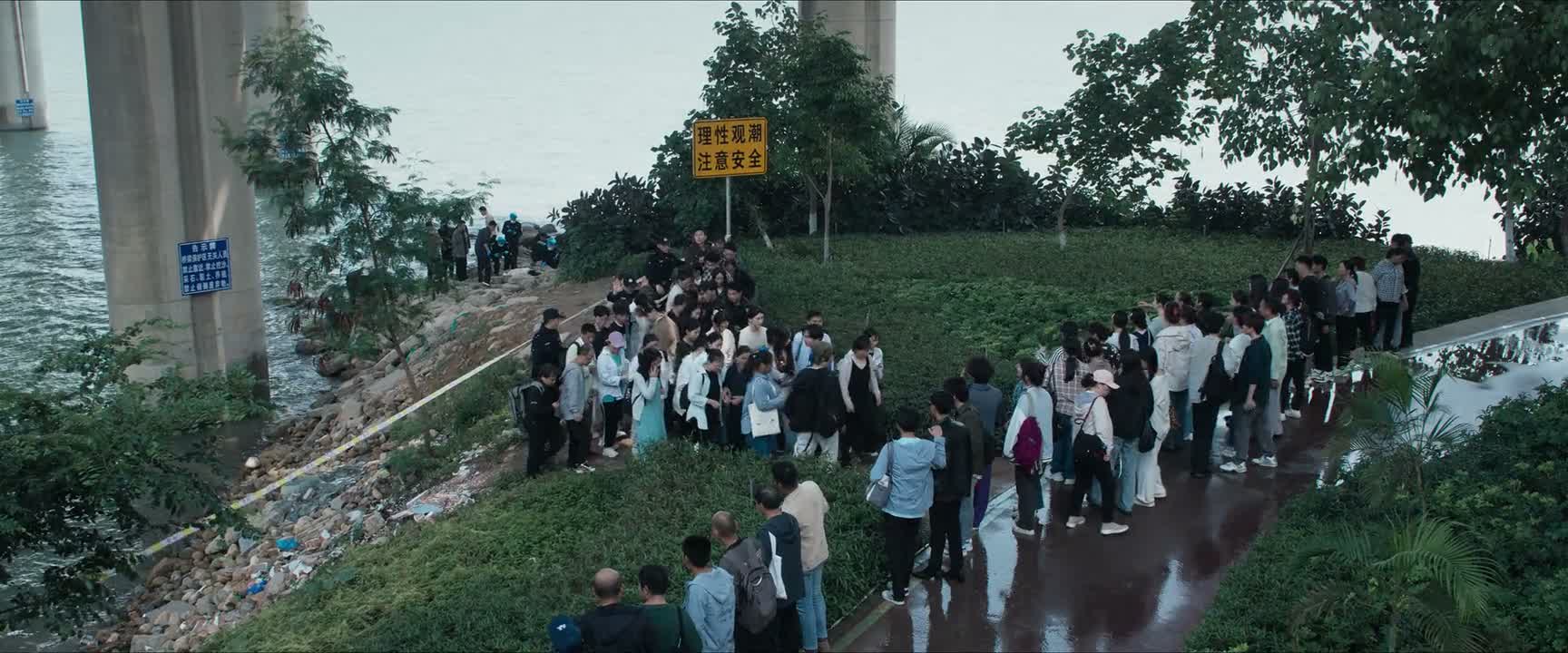 来 退一退退一退 麻烦让一让 往后退一退