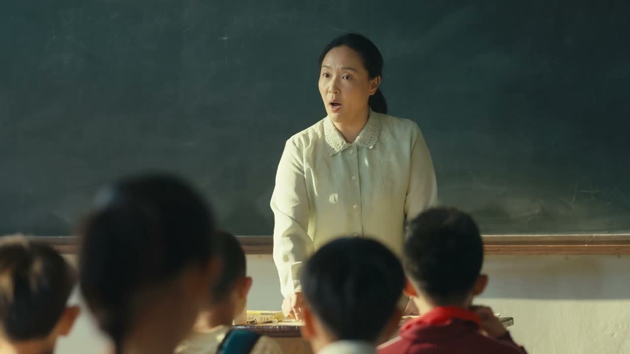 搞不好是敌人特务呢