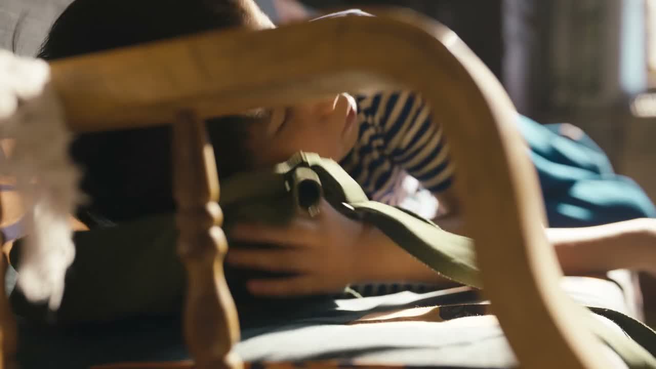 整天抱个酒瓶子不撒手