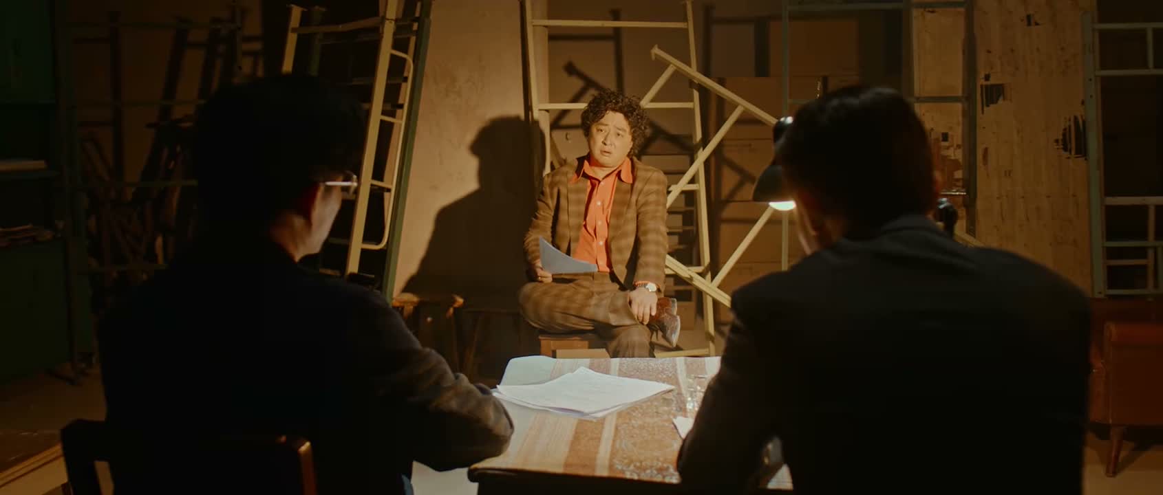 发现警察在找这两个人