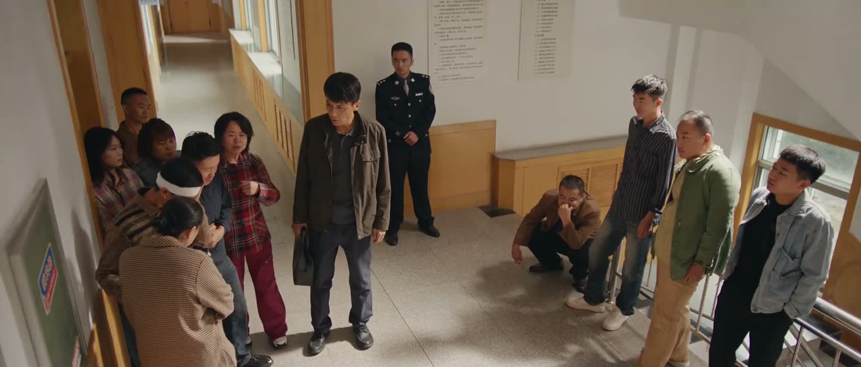 看把我们打成啥样了
