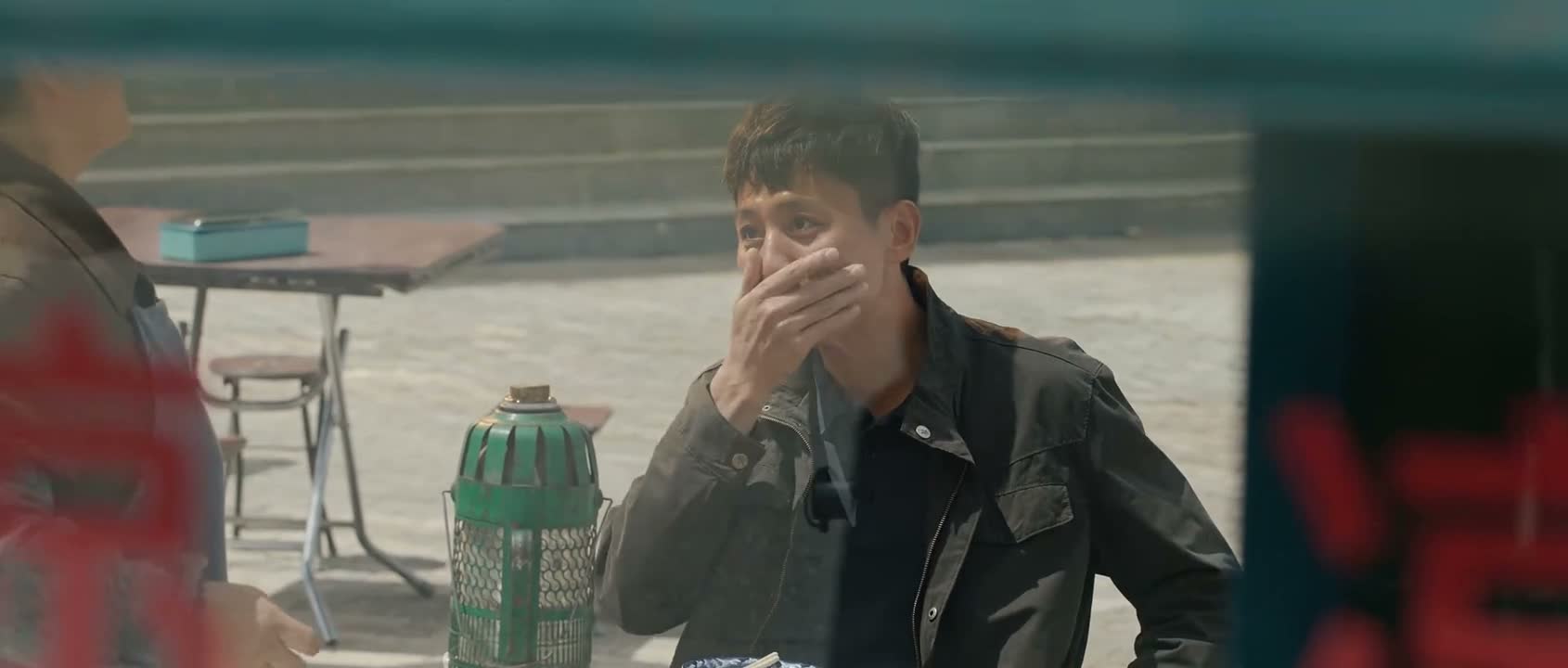 看您在这儿坐半天了