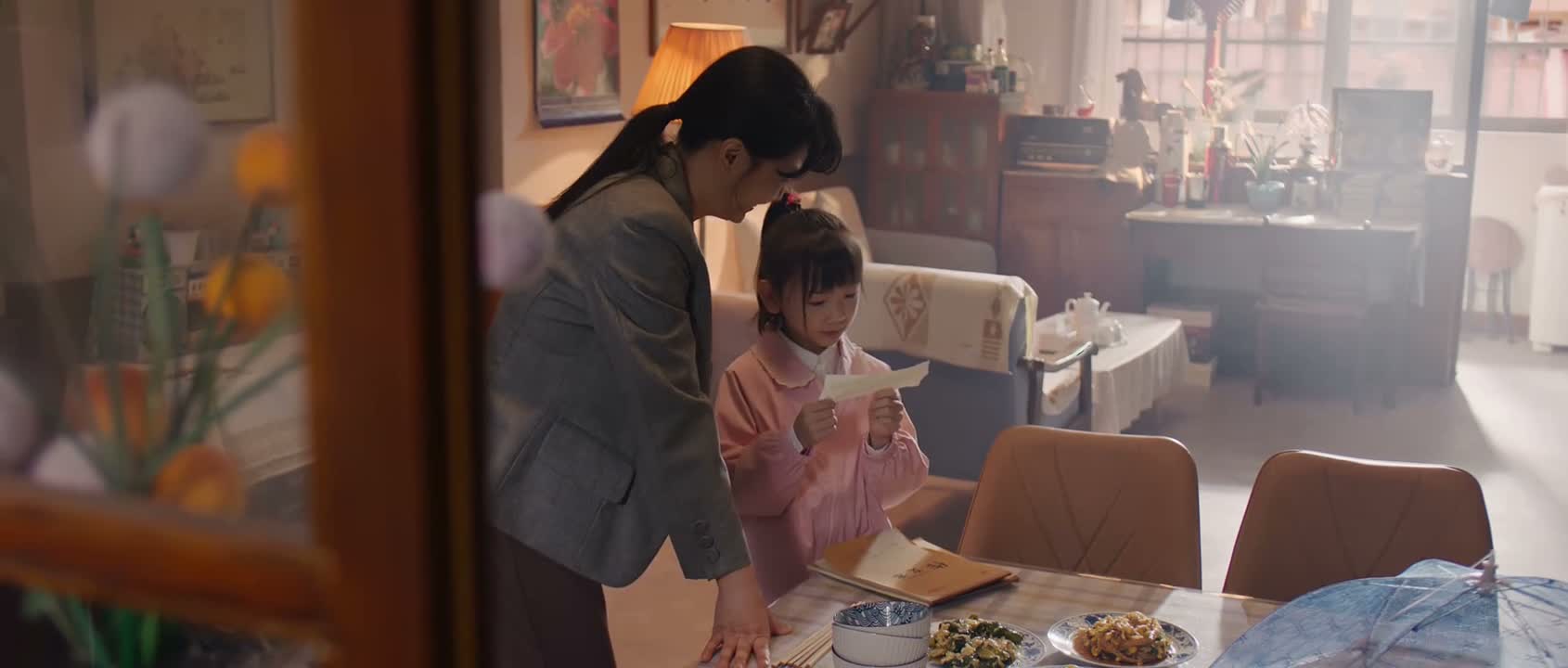 你们娘俩先吃