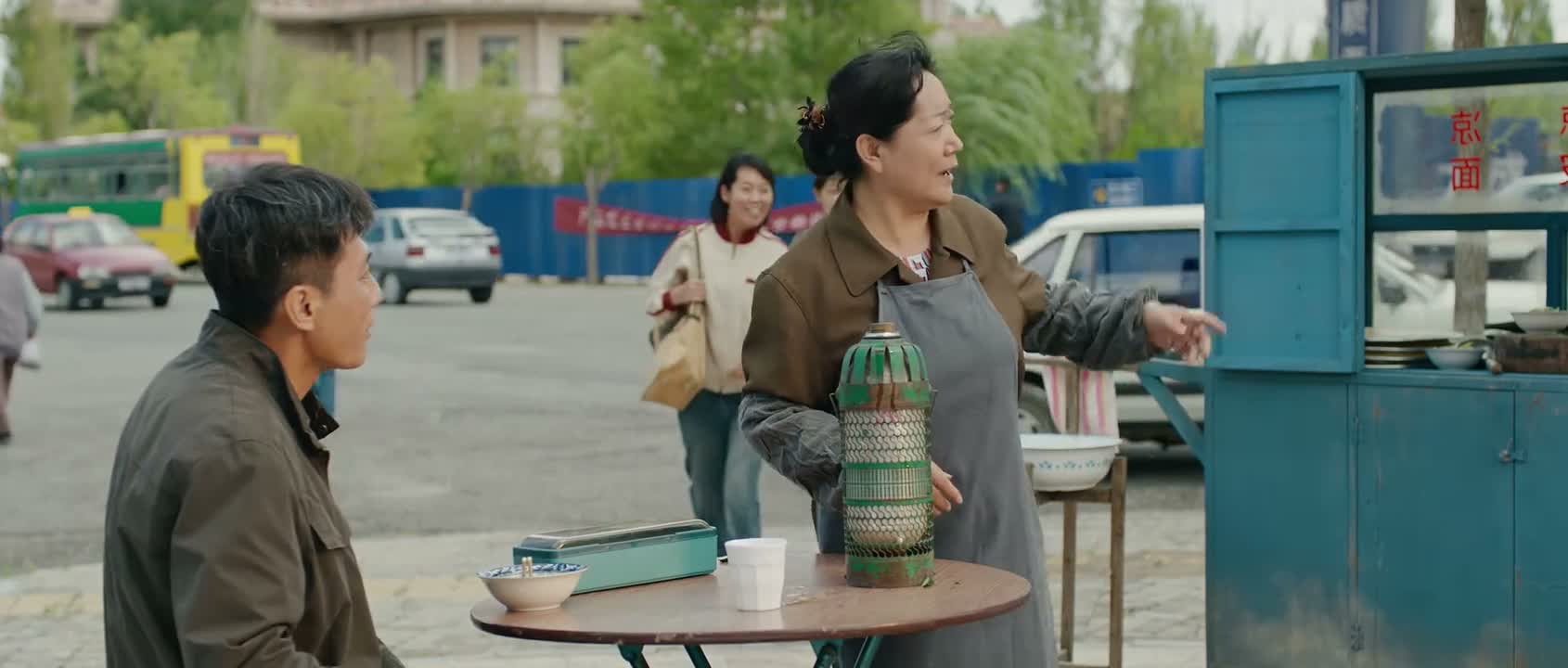 您孩子在这儿打工呢是吧
