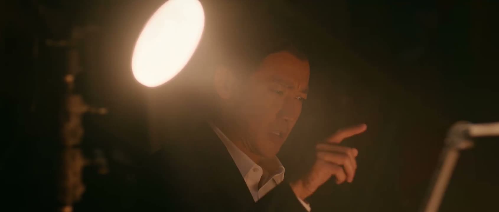 他做什么事是最明显的