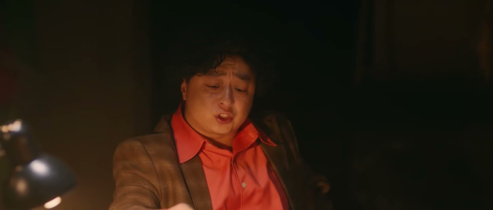 现场只有三个人