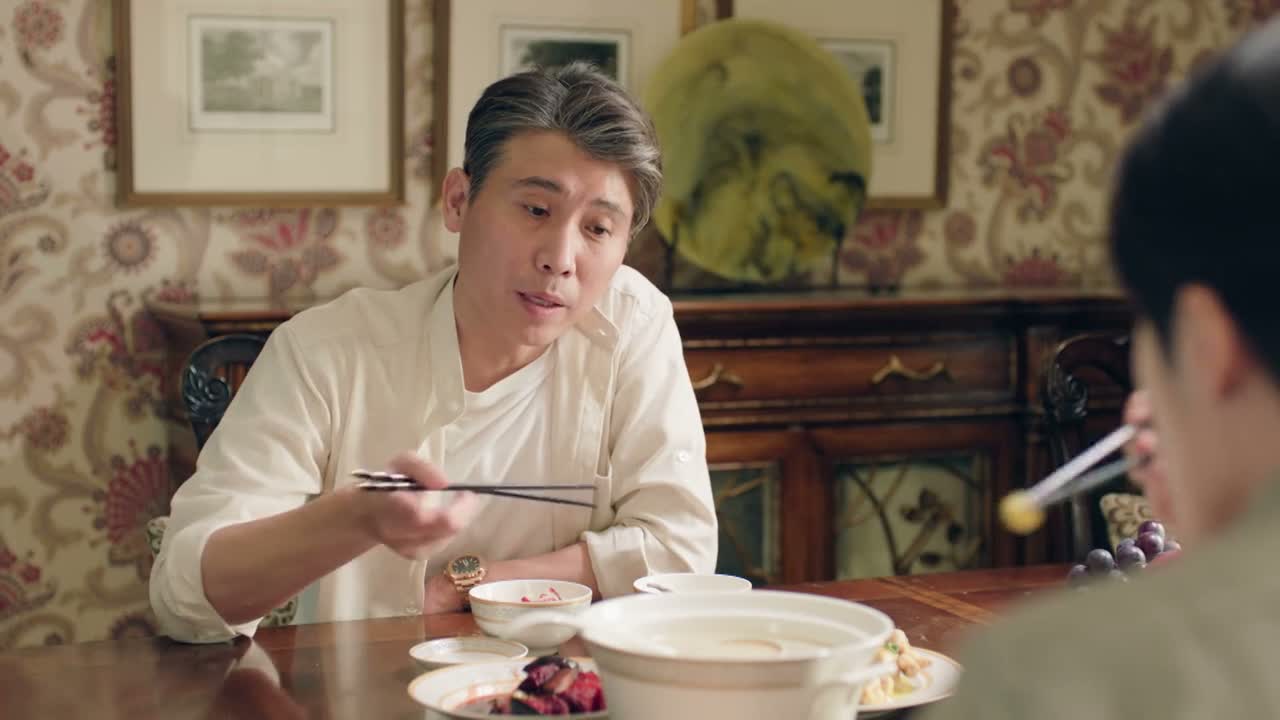 被别人摁在地上摩擦的
