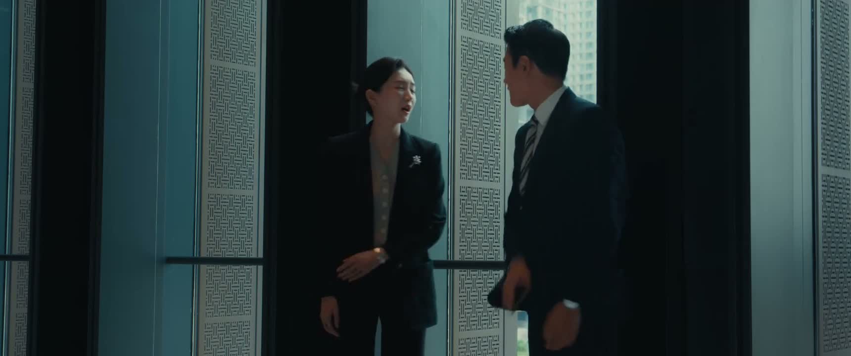 你解释什么呀 你不就觉得你在公司待不下去了