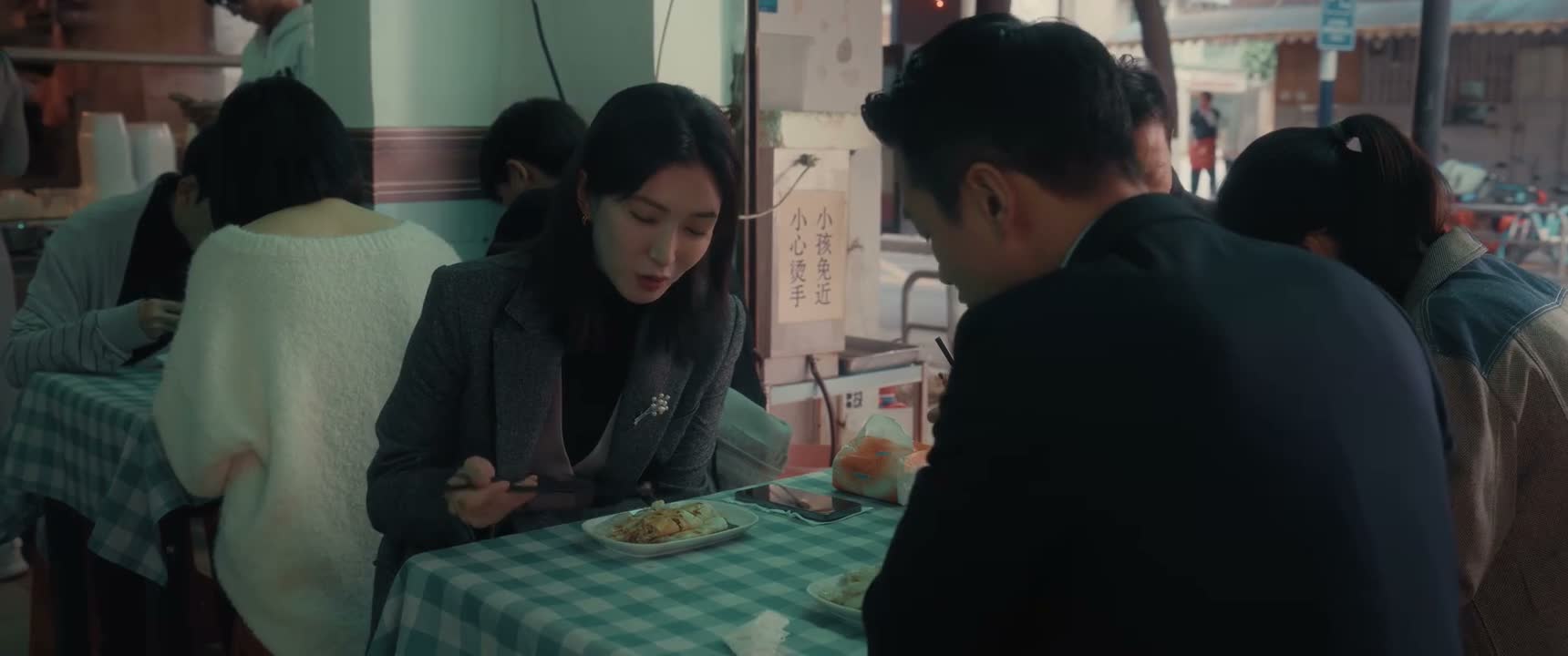 确实是不适合谈恋爱 以前谈过一个 谈挺久的